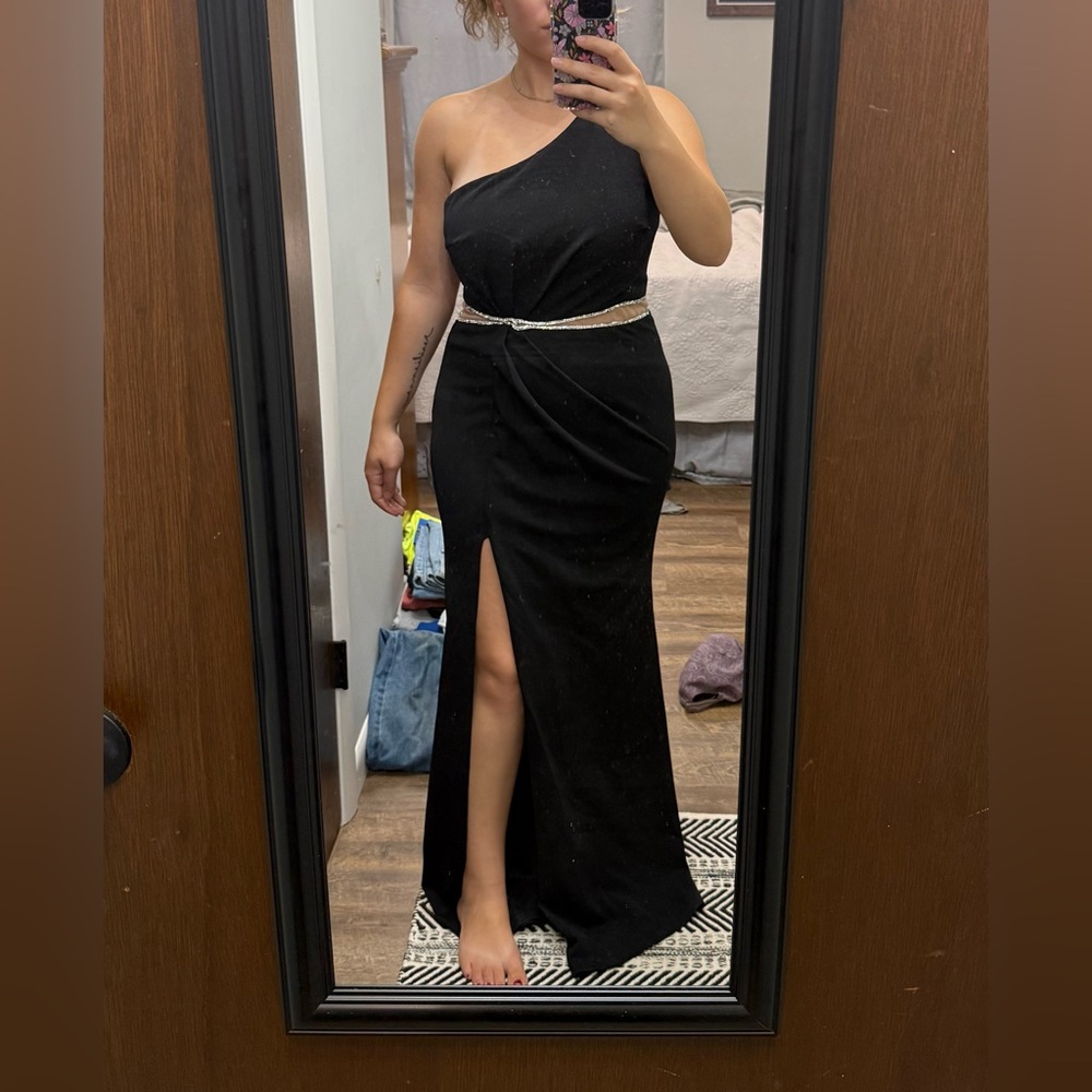 Lulu's Black Asymmetrical One-Shoulder Gown